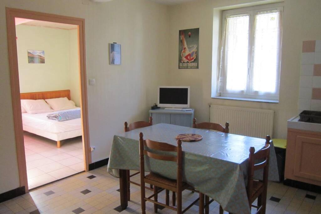 Savignac-les-Ormeaux Appartement Rdc Maison De Village מראה חיצוני תמונה
