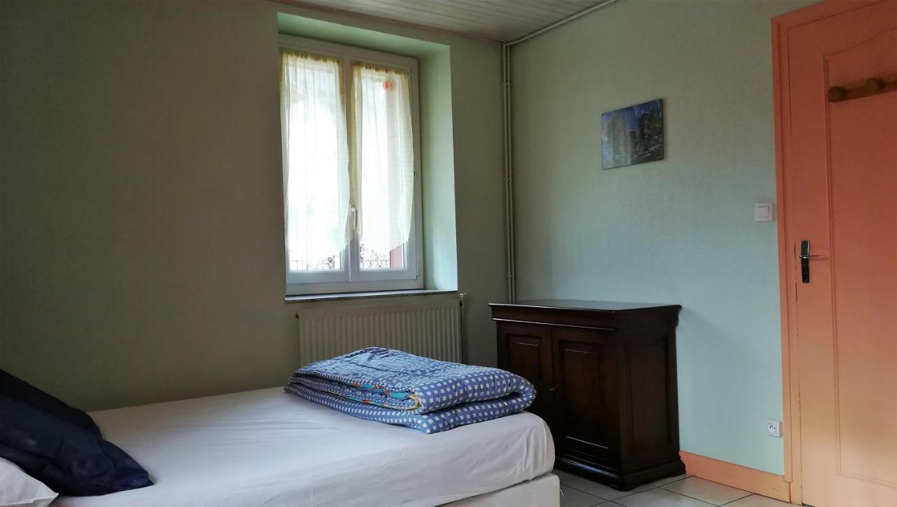 Savignac-les-Ormeaux Appartement Rdc Maison De Village מראה חיצוני תמונה